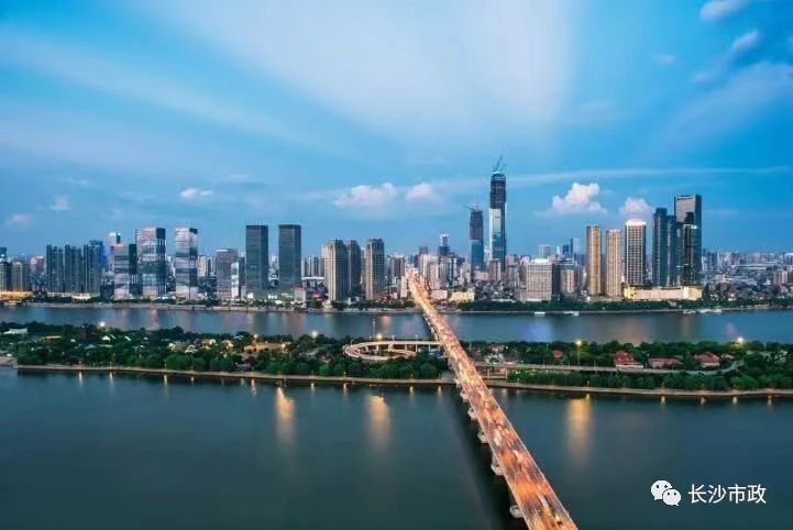 以城市，見未來；與城市，共成長